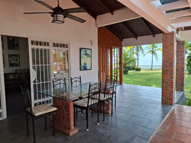 El Palmar, San Carlos - Casa frente a la Playa en Venta