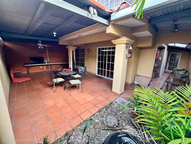 Se vende casa en Condado del Rey, Dorado Springs