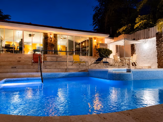 Casa de Lujo en esquina | Punta Barco Village, San Carlos