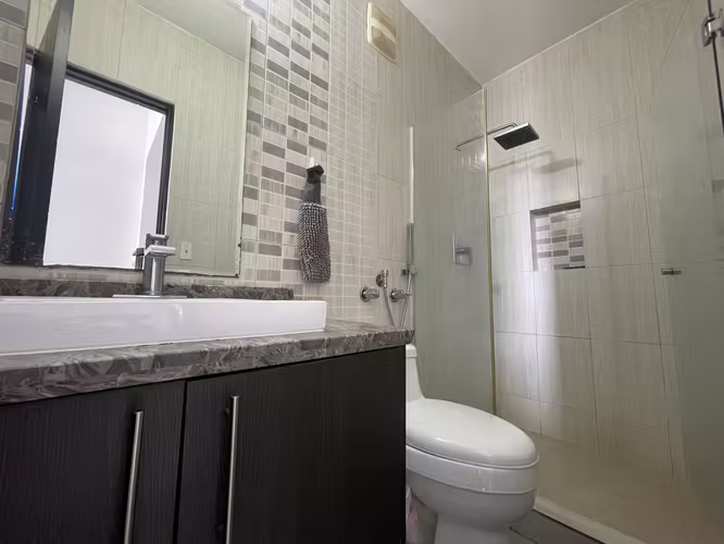 VENTA | Luxor 200, El Cangrejo | 84m² | 2 Rec, 2 Baños, Balcón | Amoblado | 1 Parking | $180,000