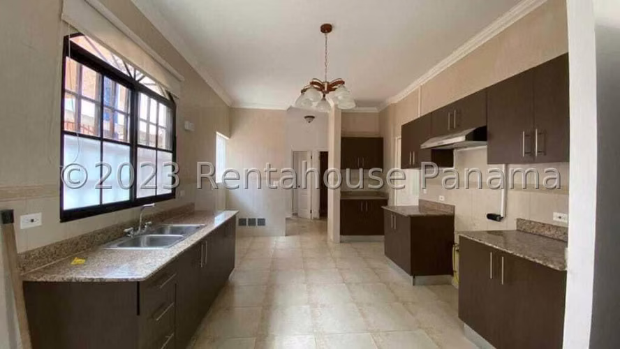 Casa Familiar en Venta en Clayton 24*3646Mfk