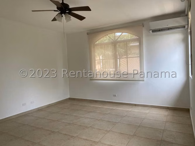 Casa Familiar en Venta en Clayton 24*3646Mfk
