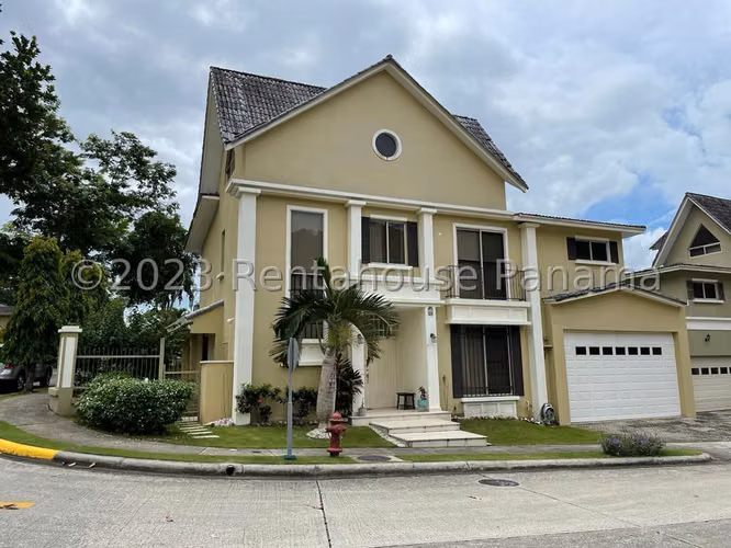 Venta de Hermosa y Acogedora Casa en Clayton 23*11126Mfk