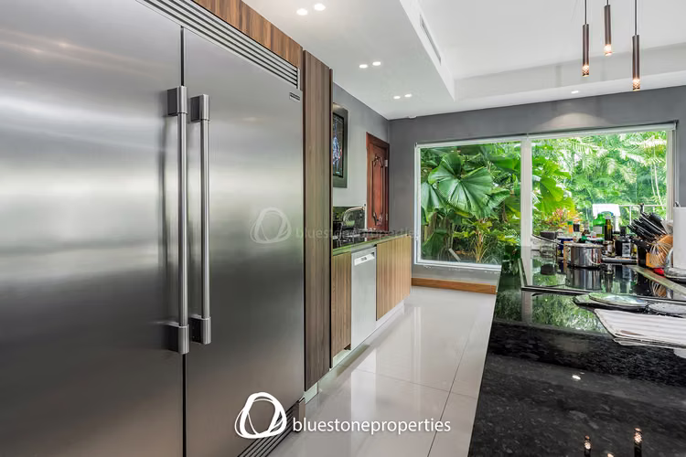 Altos del Golf – Patio y Piscina – 909mts2 – 1,600,000