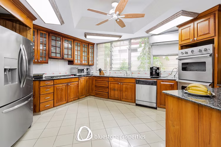 Altos del Golf – Patio y Piscina – 909mts2 – 1,600,000