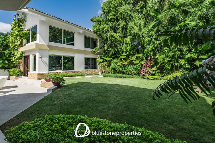 Altos del Golf – Patio y Piscina – 909mts2 – 1,600,000