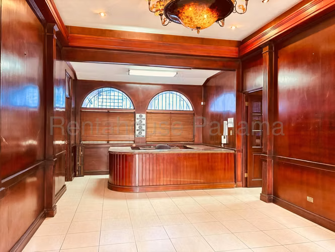 ALQUILER DE OFICINA EN CASA COMERCIAL LA CRESTA HQ