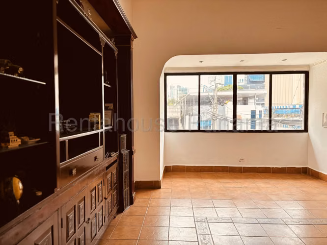 ALQUILER DE OFICINA EN CASA COMERCIAL LA CRESTA HQ