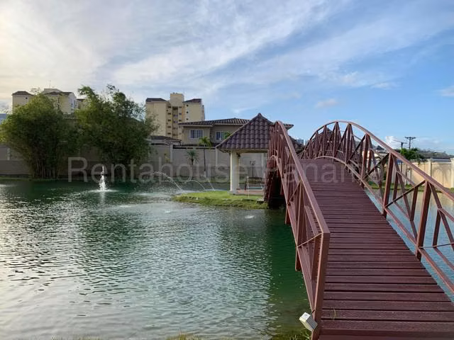 Casa en Venta en Condado del Rey Dorado Lake 26YCG7173