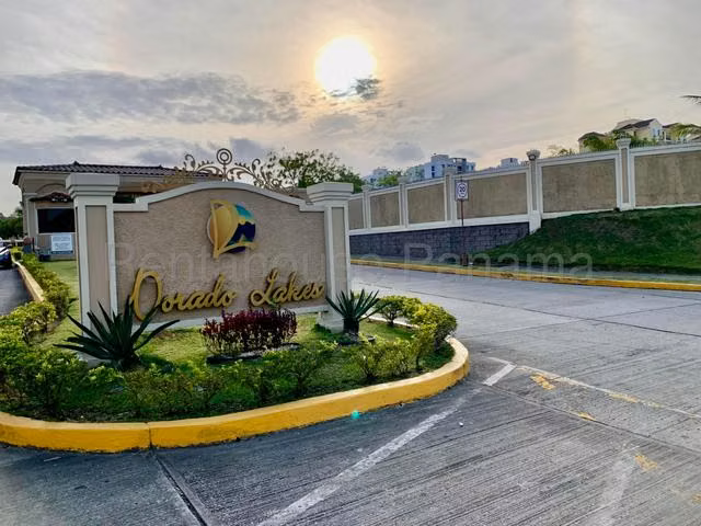 Casa en Venta en Condado del Rey Dorado Lake 26YCG7173