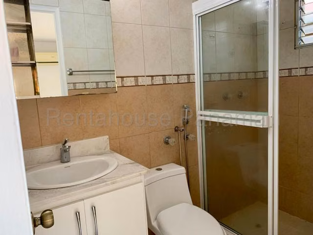 Casa en Venta en Condado del Rey Dorado Lake 26YCG7173