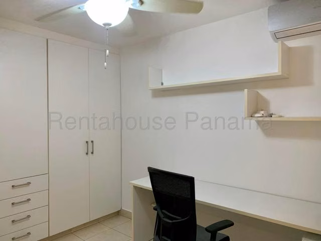 Casa en Venta en Condado del Rey Dorado Lake 26YCG7173