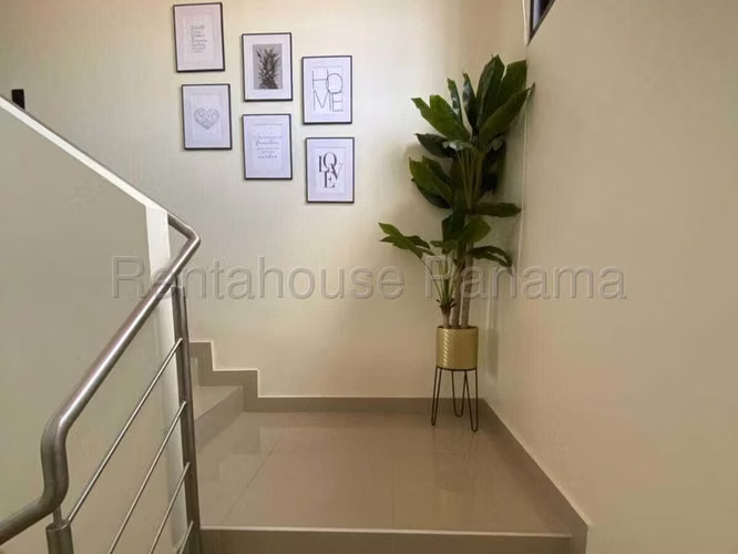 Alquilo Casa Amoblada en Costa Verde. ABS