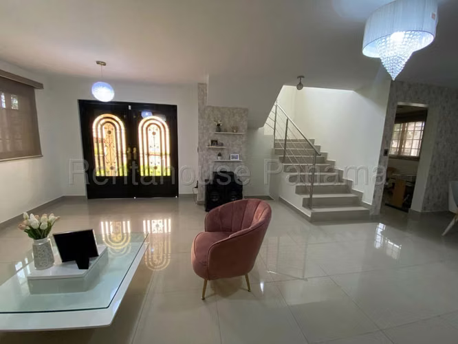 Alquilo Casa Amoblada en Costa Verde. ABS