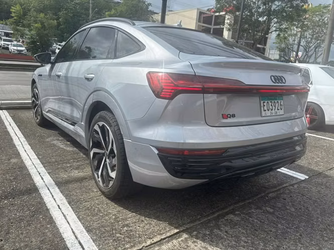 Audi Q8 E-Tron 2025 COMO NUEVO