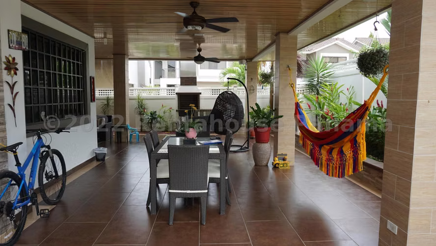 Casa en Venta en Brisas del Golf AFC 25-596
