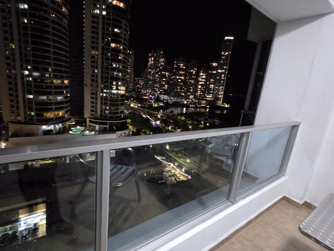 Apartamento Full Amoblado en Avenida Balboa  1 Hab 1 1/2 baños