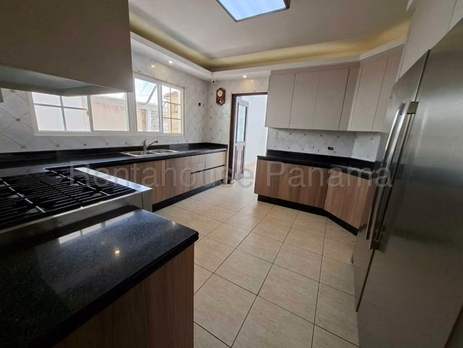 Venta de Casa en Costa del Este Costa Dorada ANL