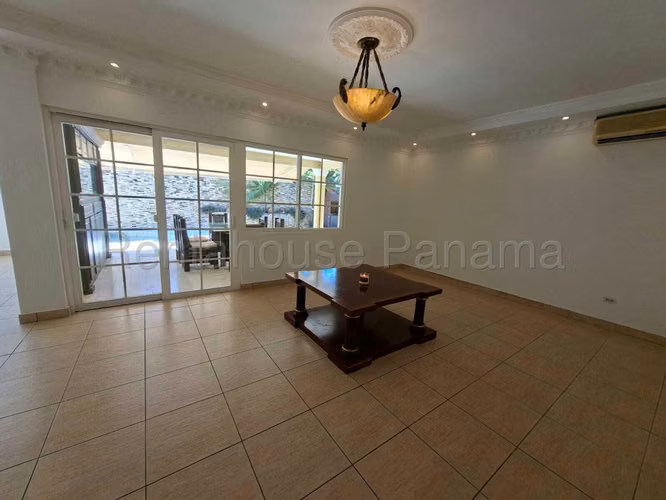 Venta de Casa en Costa del Este Costa Dorada ANL