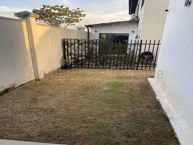 Venta de Casa en Costa Sur Costa Linda NS