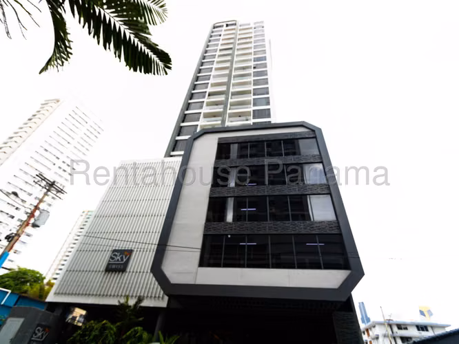 Alquilo Apartamento en El Cangrejo sky swiss OF 26-8613