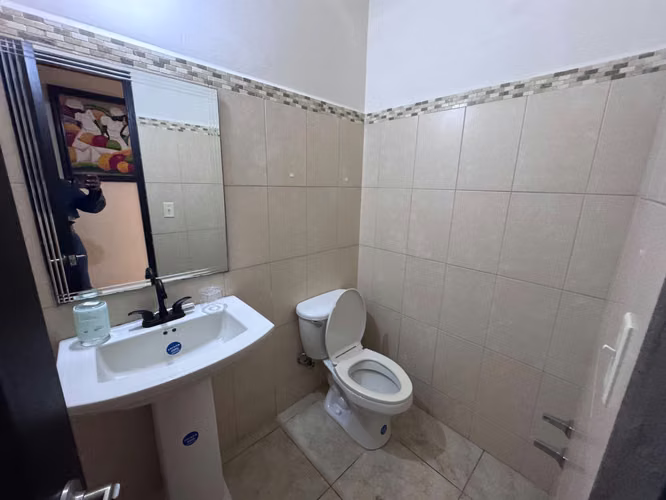 SE ALQUILA CASA SIN MUEBLES CERCA DEL FEDERAL MALL-DAVID