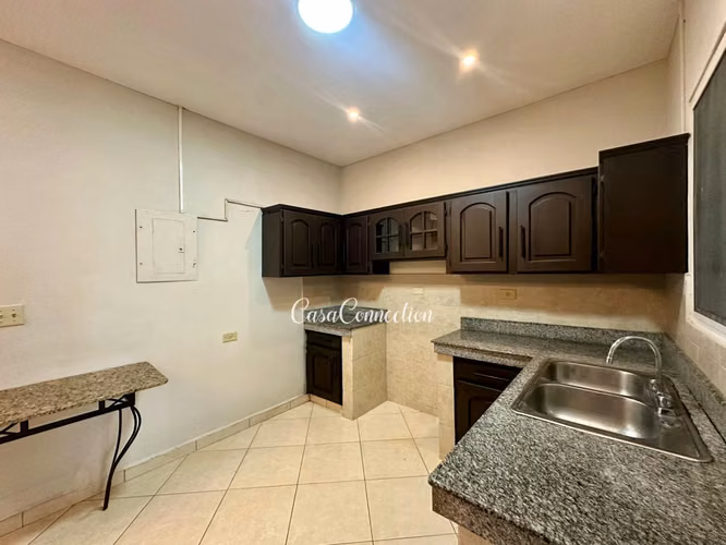 SE ALQUILA CASA EN ALGARROBOS SIN AMOBLAR