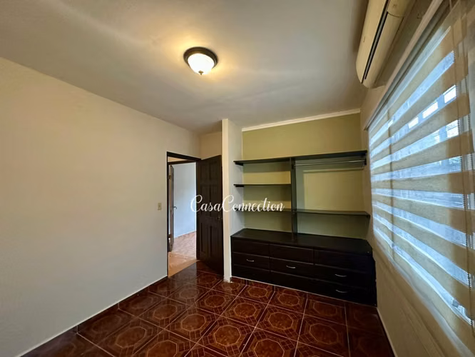 SE ALQUILA CASA EN ALGARROBOS SIN AMOBLAR
