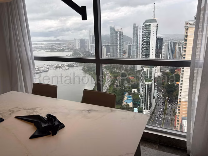 Apartamento en Venta en PH Yoo – Avenida Balboa, 170 m² | 2 Recámaras | Vista al Mar 26-7726