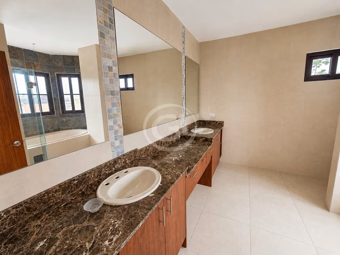 Venta Casa de Esquina El Doral. Remate Bancario 1,225 $/m2 Negociable - Imagen 14