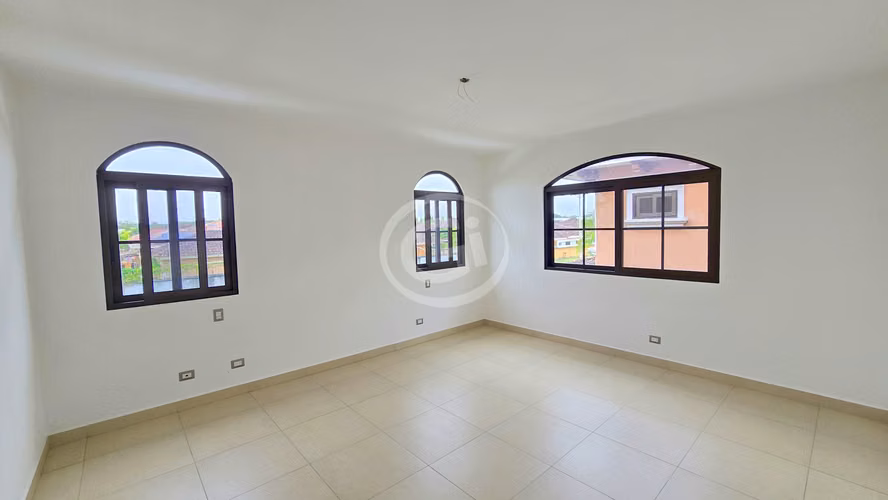 Venta Casa de Esquina El Doral. Remate Bancario 1,225 $/m2 Negociable - Imagen 12