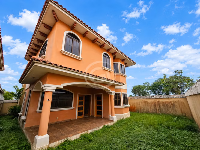 Venta Casa de Esquina El Doral. Remate Bancario 1,225 $/m2 Negociable - Imagen 5