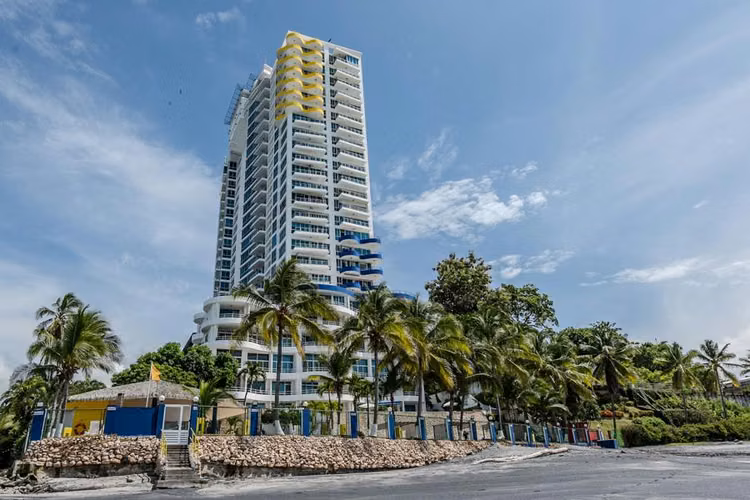 Apartamento con Vista al Mar en PH Coronado Bay, Coronado