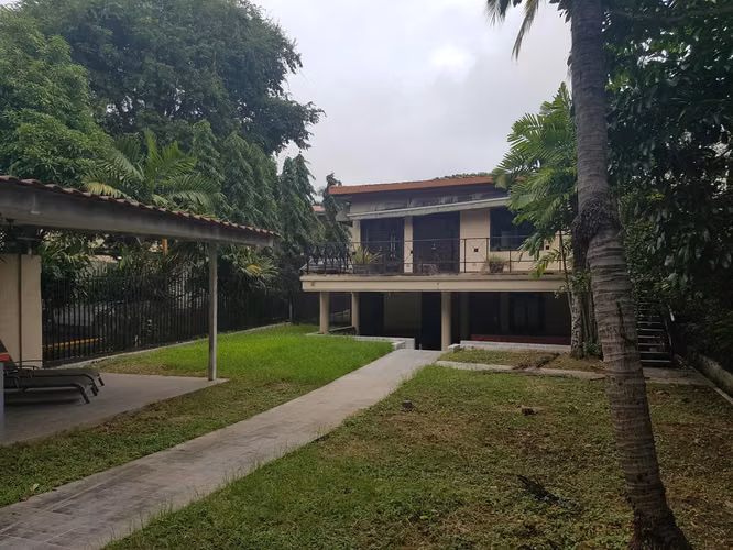 VENTA DE CASA ALTOS DEL GOLF GM