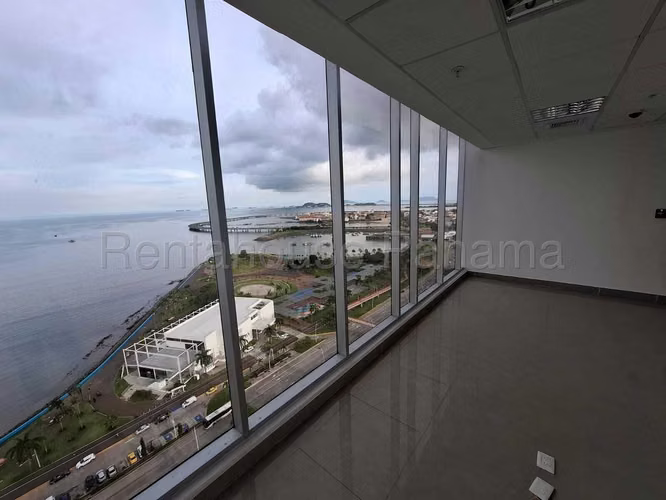 Venta de Oficina en Avenida Balboa KC