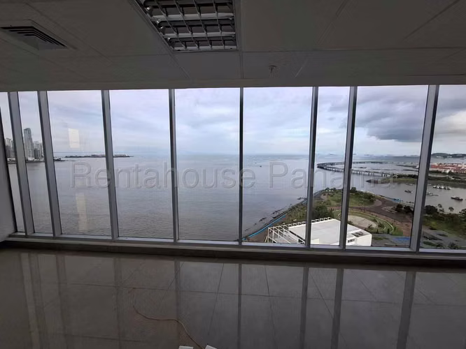 Venta de Oficina en Avenida Balboa KC