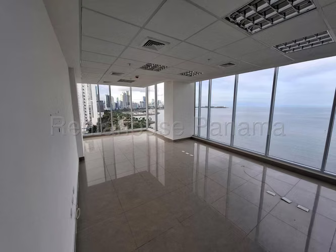 Venta de Oficina en Avenida Balboa KC