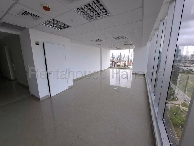 Venta de Oficina en Avenida Balboa KC