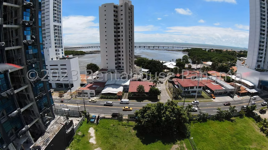 Venta de terreno en Coco del Mar AK