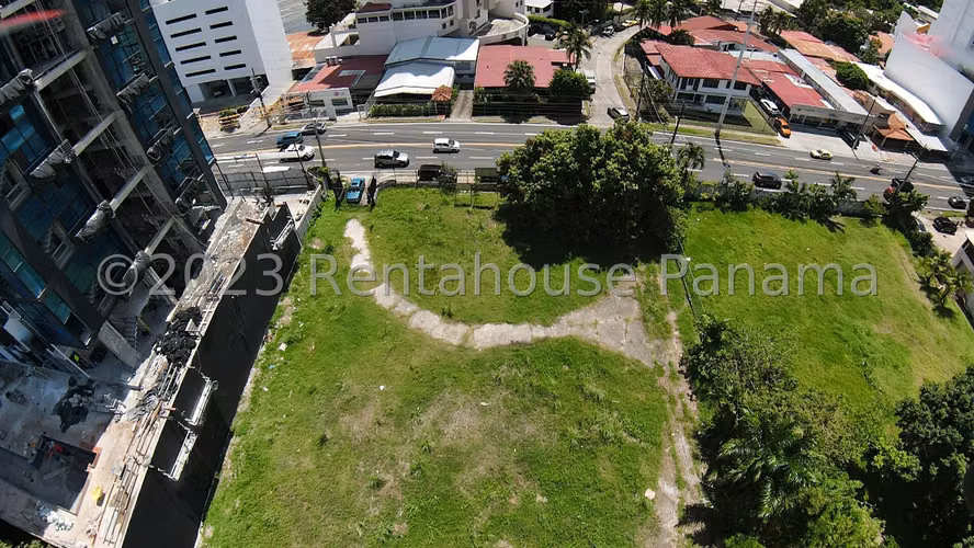 Venta de terreno en Coco del Mar AK