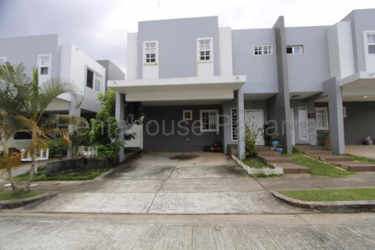 Sale of House in Brisas del Golf KC