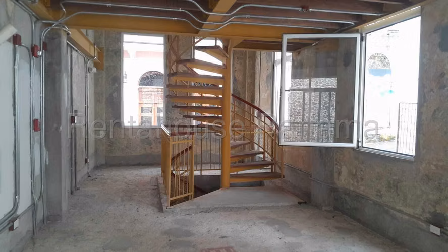 Alquiler de local comercial en Casco Antiguo AK