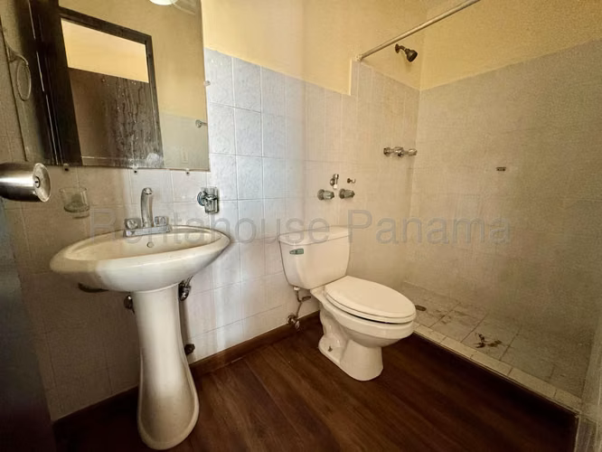 Venta de apartamento en Hato Pintado AK