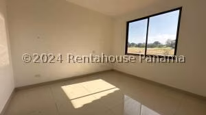 Venta de Casa con 414m2 en San Carlos PH Vista Mar 25-7611SR