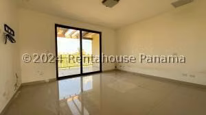 Venta de Casa con 414m2 en San Carlos PH Vista Mar 25-7611SR