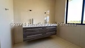 Venta de Casa con 414m2 en San Carlos PH Vista Mar 25-7611SR