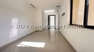 Venta de Casa con 414m2 en San Carlos PH Vista Mar 25-7611SR