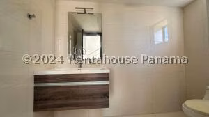 Venta de Casa con 414m2 en San Carlos PH Vista Mar 25-7611SR
