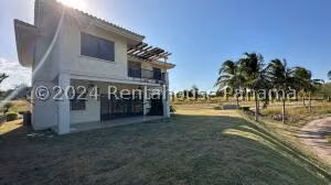 Venta de Casa con 414m2 en San Carlos PH Vista Mar 25-7611SR