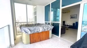 Venta de Apartamento con 115m2 en San Francisco PH Quadrat 25-6272SR